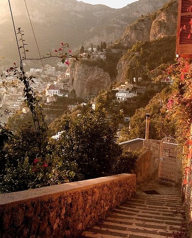 Walking down from Nocelle to Arienzo via the ancient footpath, Amalfi Coast, Italy